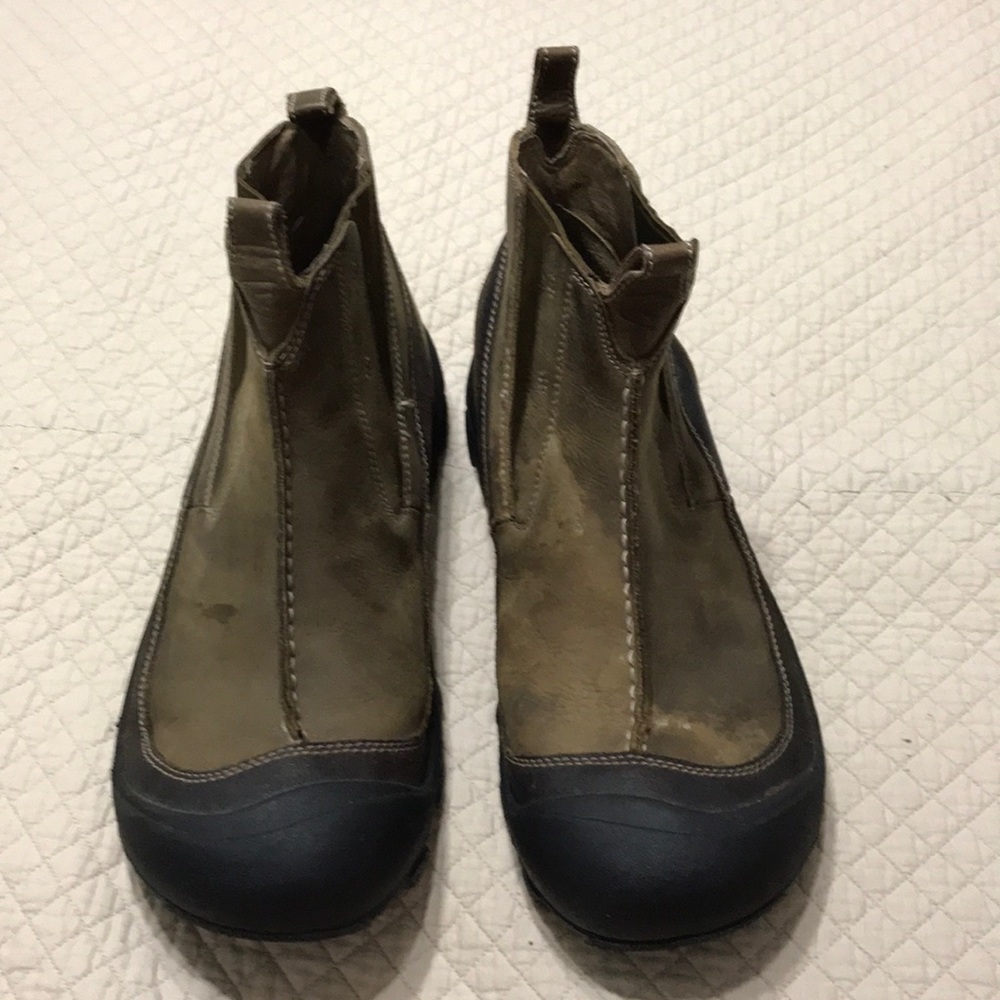 Light brown boots